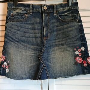 🌸Like New Express Floral Embroidered Distressed Hem Denim Mini Skirt (4/S)🌸